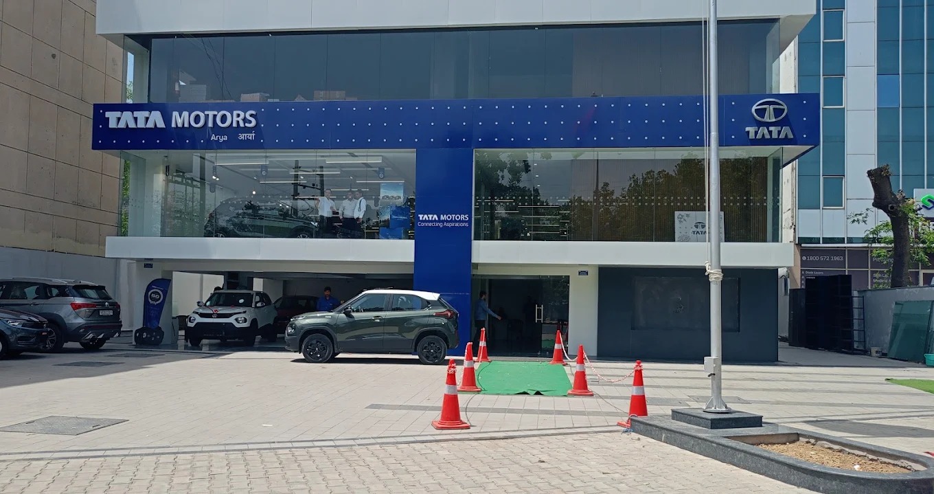 Tata Motors Cars Showroom – Arya Tata, Sector-14, Gurgaon